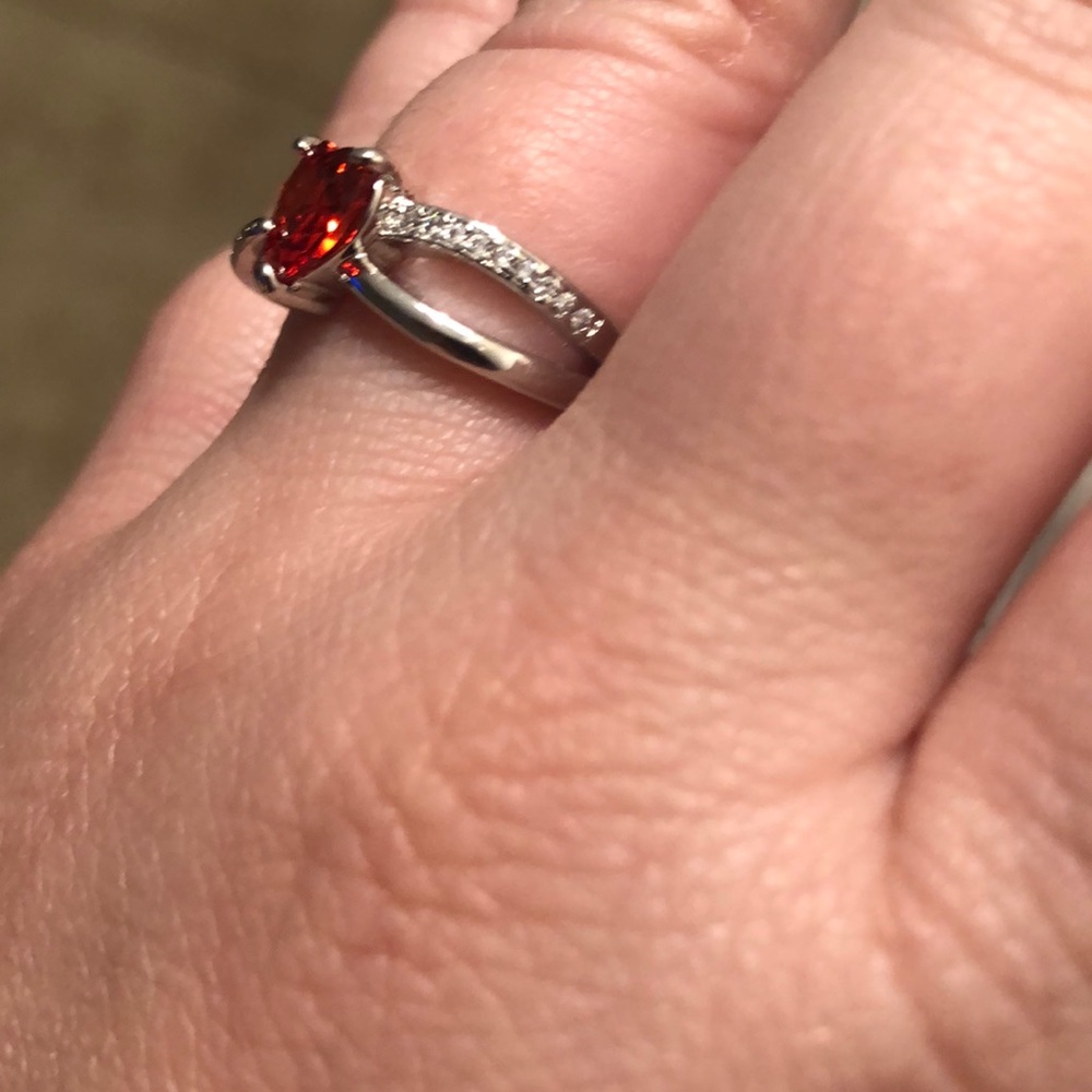 Red heart ring - Picture 2 of 2